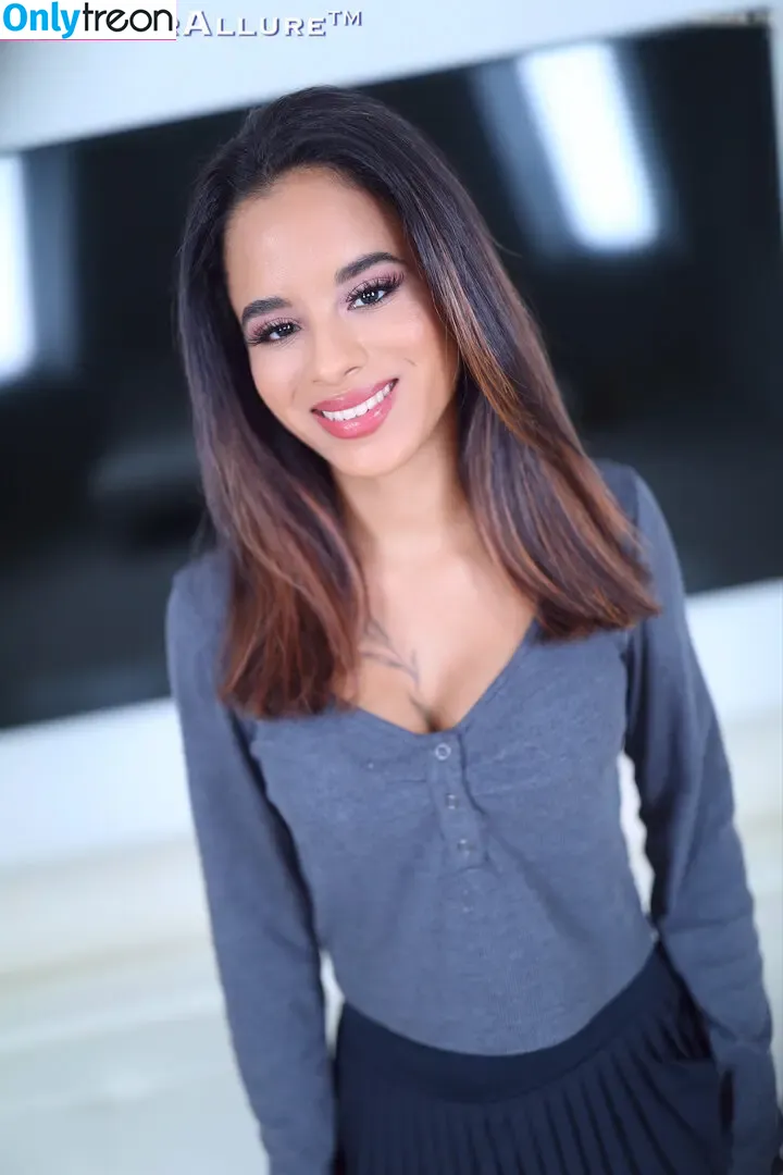 Isabella Jules nude photo #0286 (_isabellajules / isabella_julez)