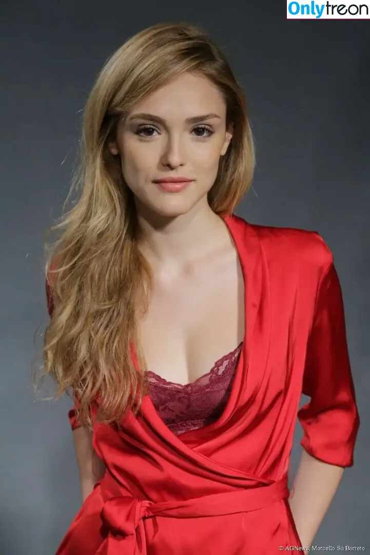 Isabelle Drummond nude photo #0015 (isabelledr / yeuxpapillon)
