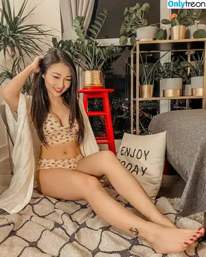 iseetan / 1260479805 / seethefunny / siitan.irl nude photo #0114