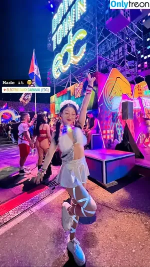 iseetan / 1260479805 / seethefunny / siitan.irl nude photo #0171