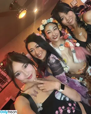 iseetan / 1260479805 / seethefunny / siitan.irl nude photo #0299