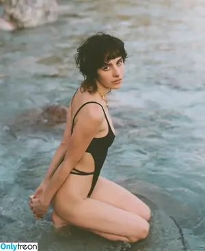  nude photo #0002
