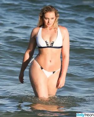 Iskra Lawrence / iskra nude photo #0745