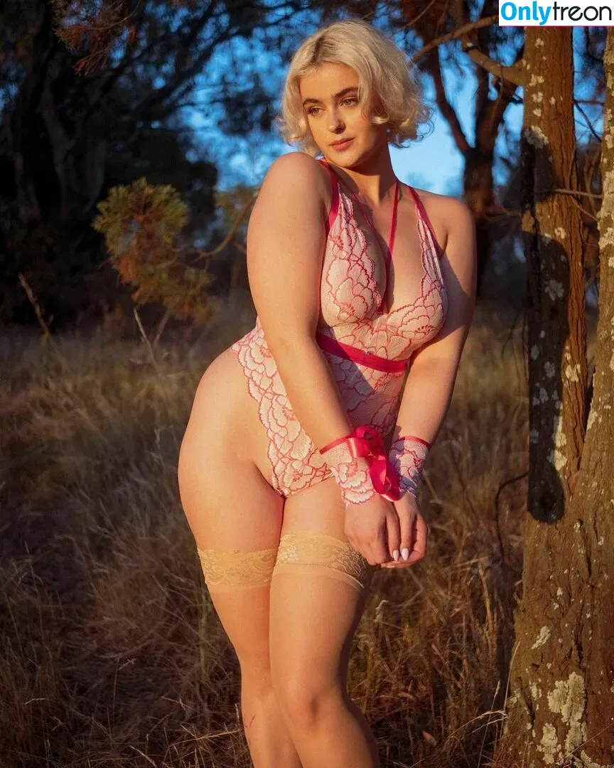 Iskra Lawrence nude photo #0245 (iskra)