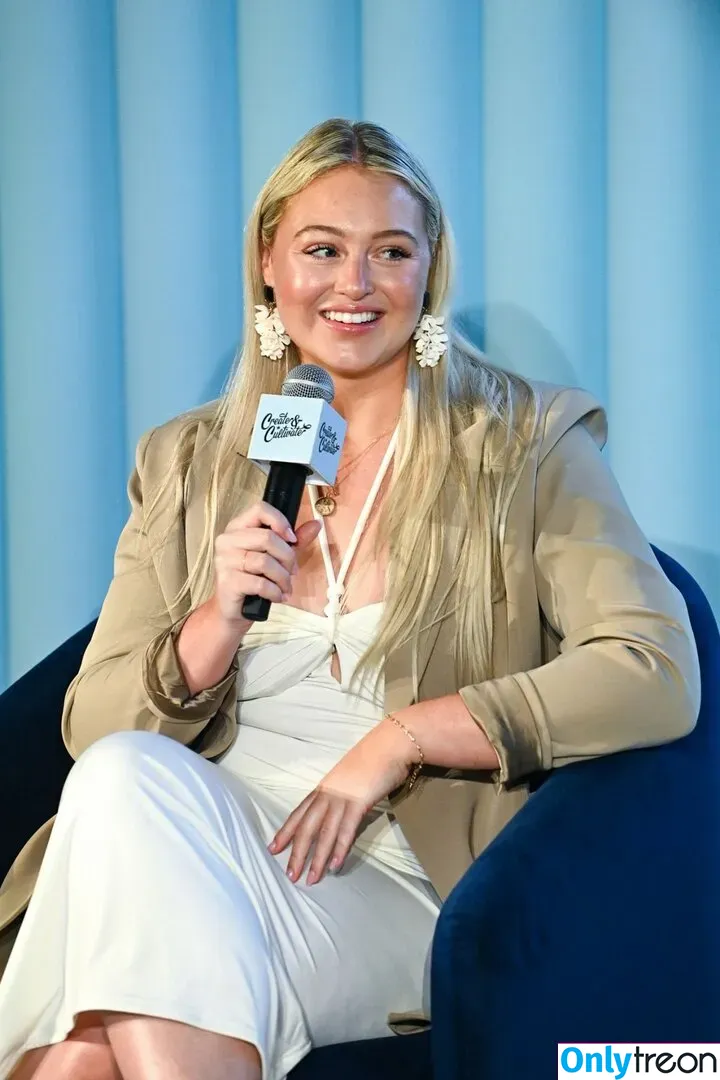 Iskra Lawrence nude photo #0296 (iskra)