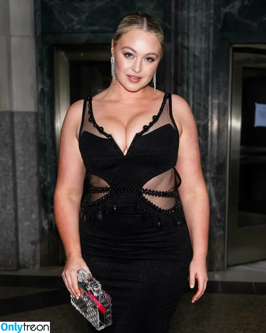 Iskra Lawrence nude photo #0423 (iskra)