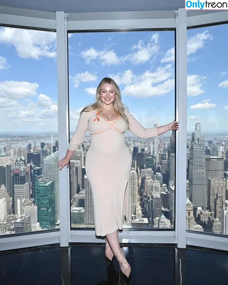 Iskra Lawrence nude photo #0473 (iskra)