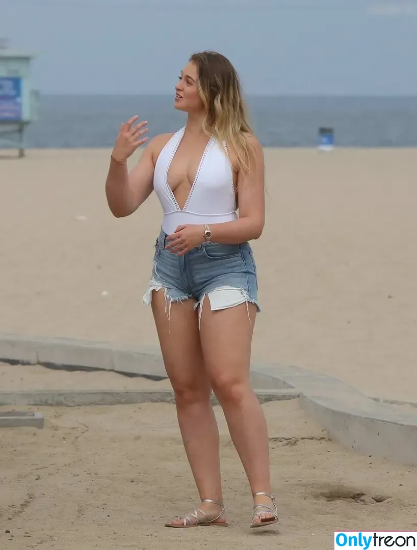 Iskra Lawrence nude photo #0838 (iskra)
