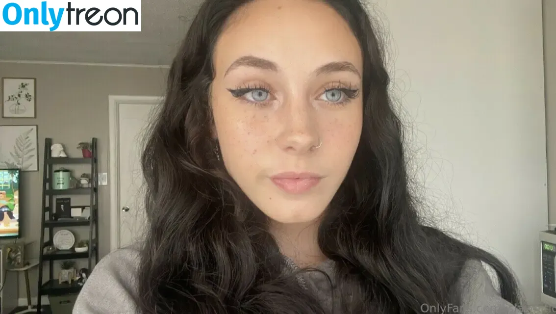 IslaWhitlock nude photo #0011 (IslaWhitlock)