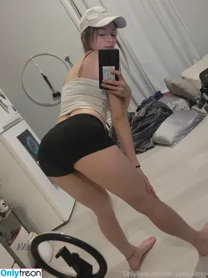 its_pyro_kitten / its.pyro.kitten nude photo #0005