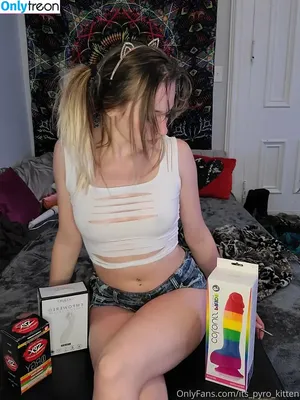 its_pyro_kitten / its.pyro.kitten nude photo #0027