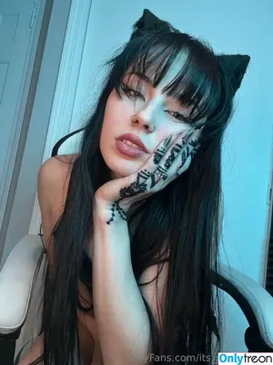 its_pyro_kitten / its.pyro.kitten nude photo #0059