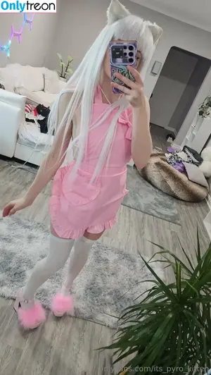 its_pyro_kitten / its.pyro.kitten nude photo #0080