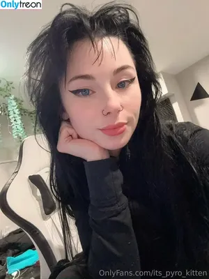 its_pyro_kitten / its.pyro.kitten nude photo #0126