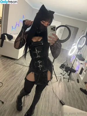its_pyro_kitten / its.pyro.kitten nude photo #0128