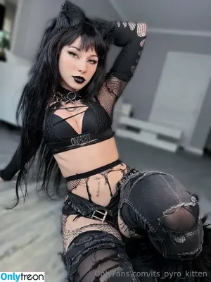 its_pyro_kitten / its.pyro.kitten nude photo #0158
