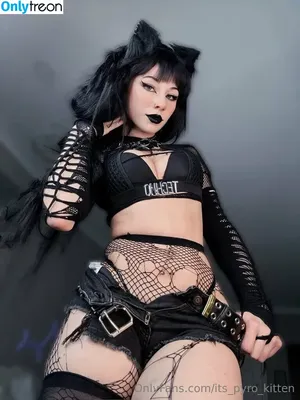 its_pyro_kitten / its.pyro.kitten nude photo #0162