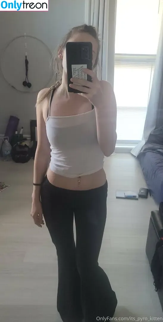 its_pyro_kitten nude photo #0003 (its.pyro.kitten)