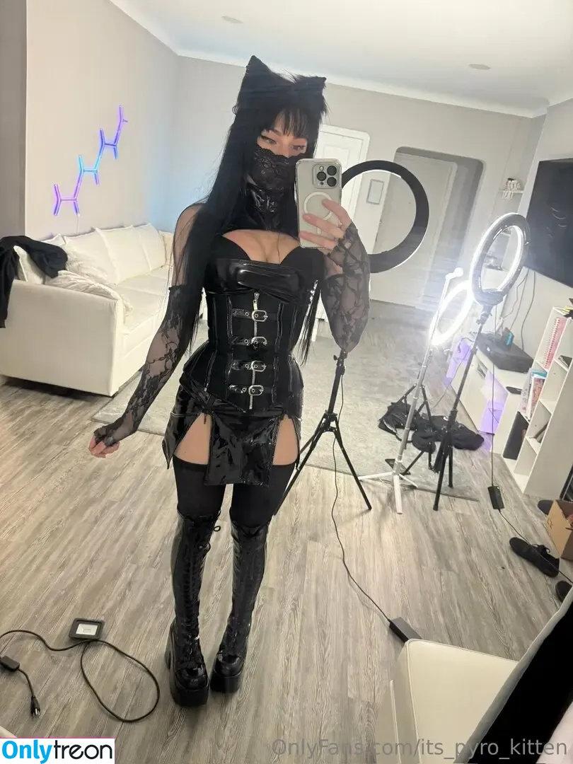 its_pyro_kitten nude photo #0129 (its.pyro.kitten)