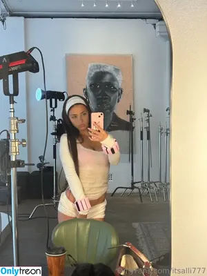 itsalli777 / himynameisalliyah nude photo #0049