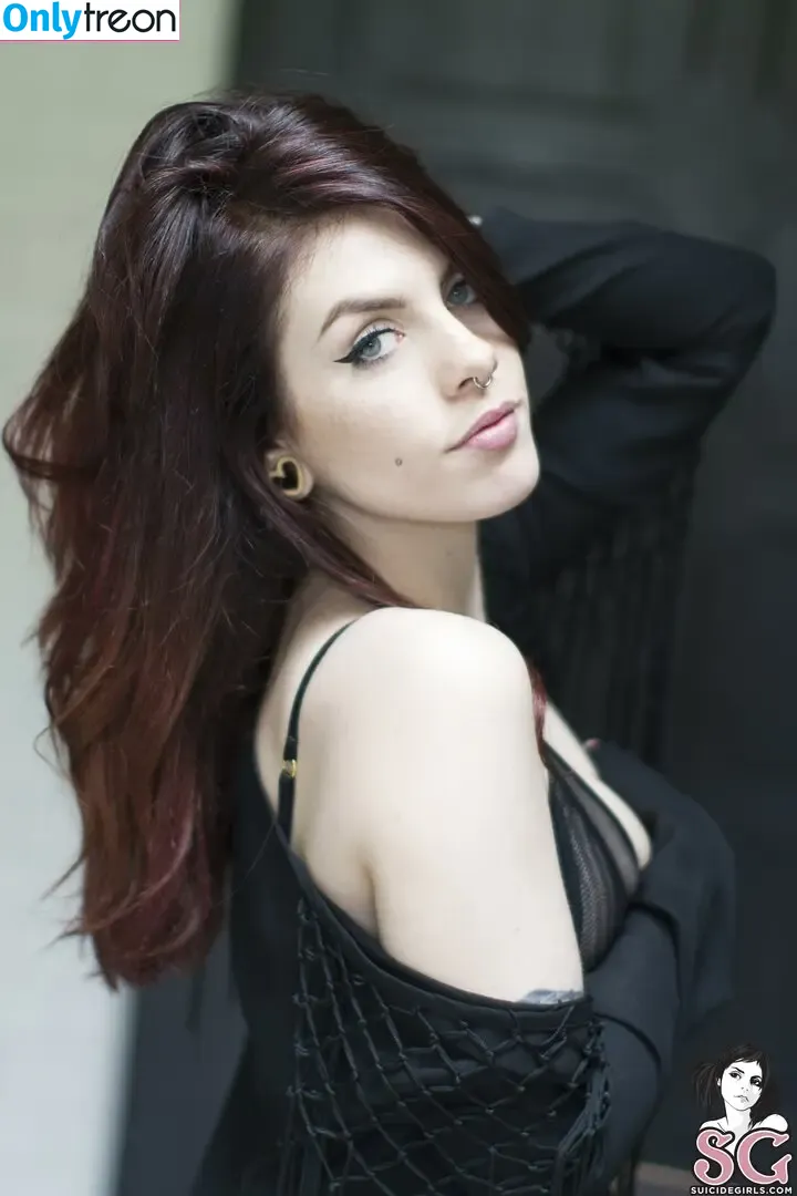 Itsbeadux nude photo #0241 (Itsbeadux)