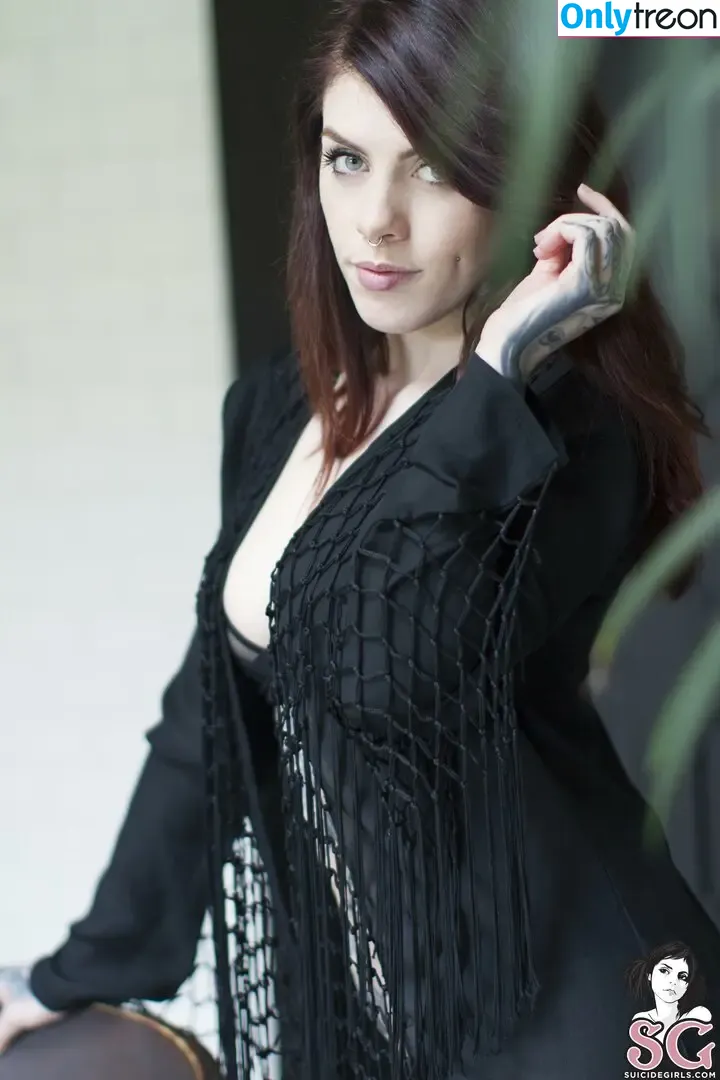 Itsbeadux nude photo #0251 (Itsbeadux)