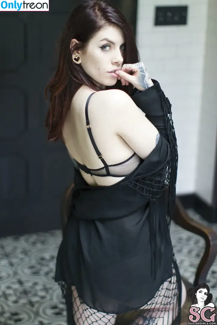 Itsbeadux nude photo #0268 (Itsbeadux)