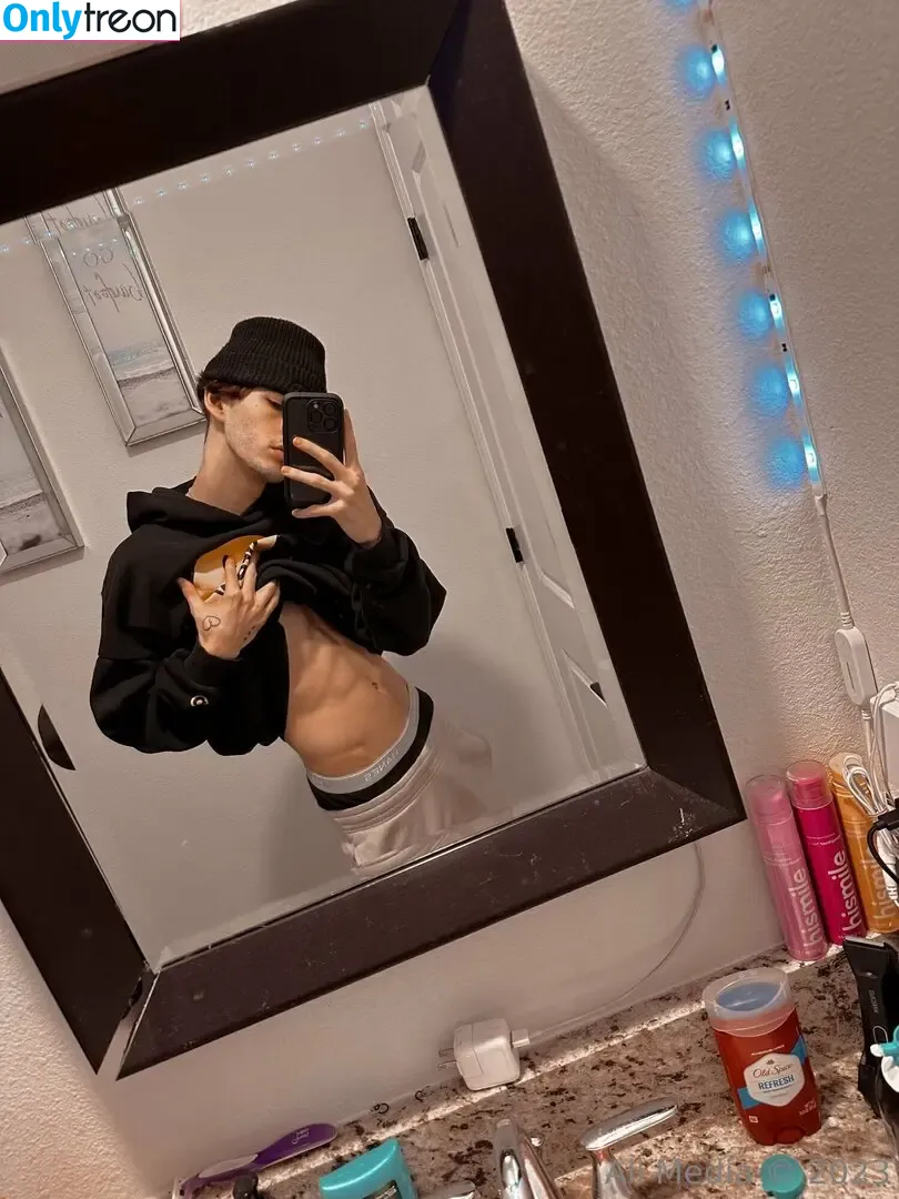 itsdamiankk nude photo #0001 (jasmine_damiank_)