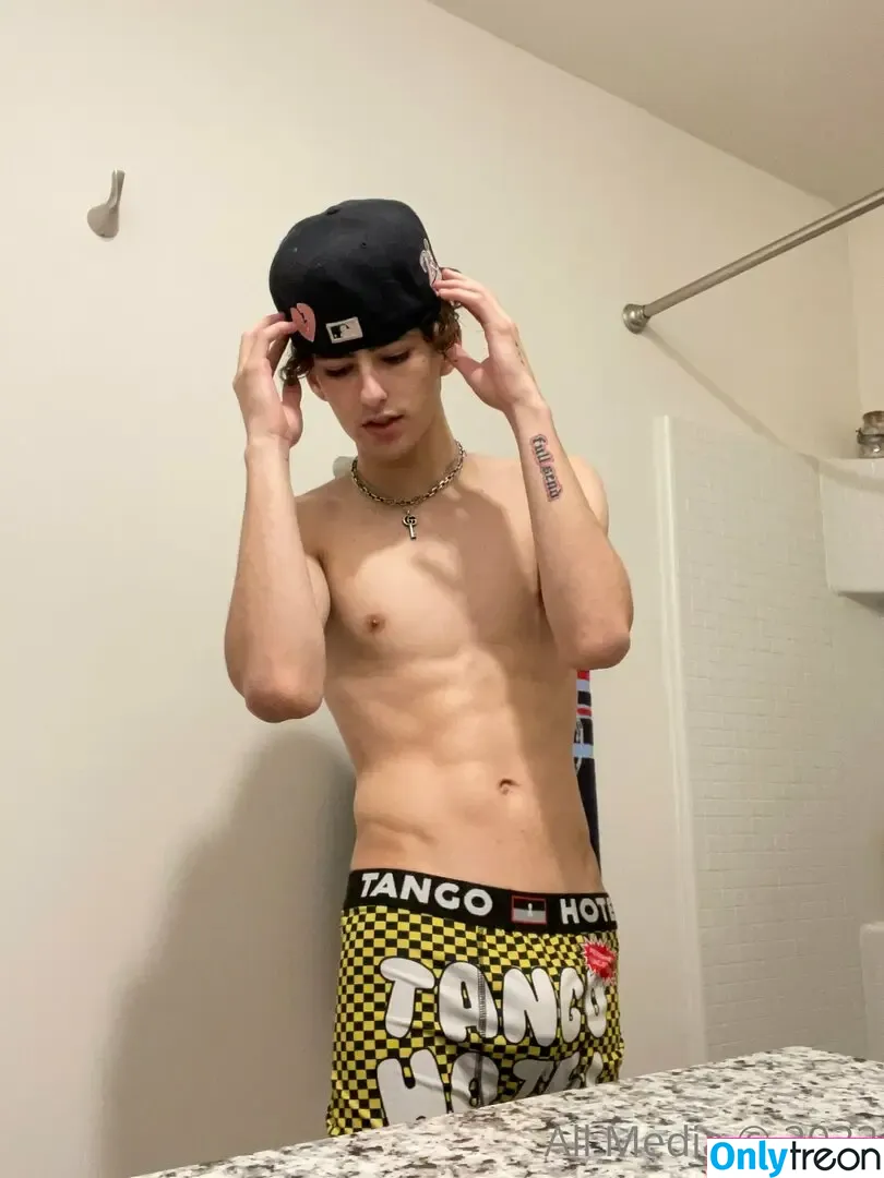 itsdamiankk nude photo #0004 (jasmine_damiank_)