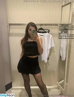 itsjustlizx / itsjustlizzy nude photo #0012