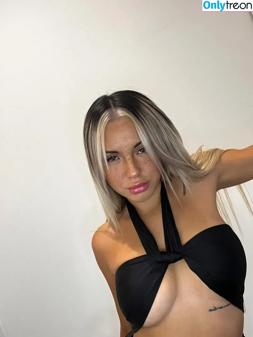 itslolaxo nude photo #0010 (itslolaxop)