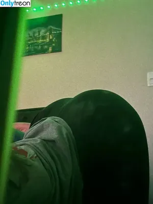 itslulubaby / itslulubaby_ / itsmflizzzz / itsmflulu nude photo #0020