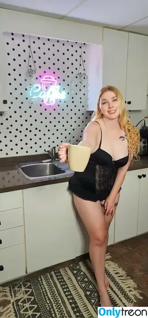 itsmeganestherfree / itsmeganesther nude photo #0028