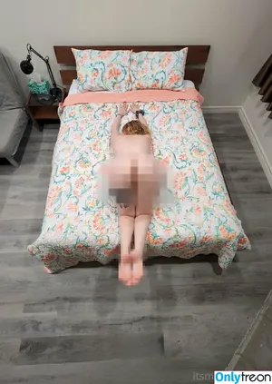 itsmeganestherfree / itsmeganesther nude photo #0031