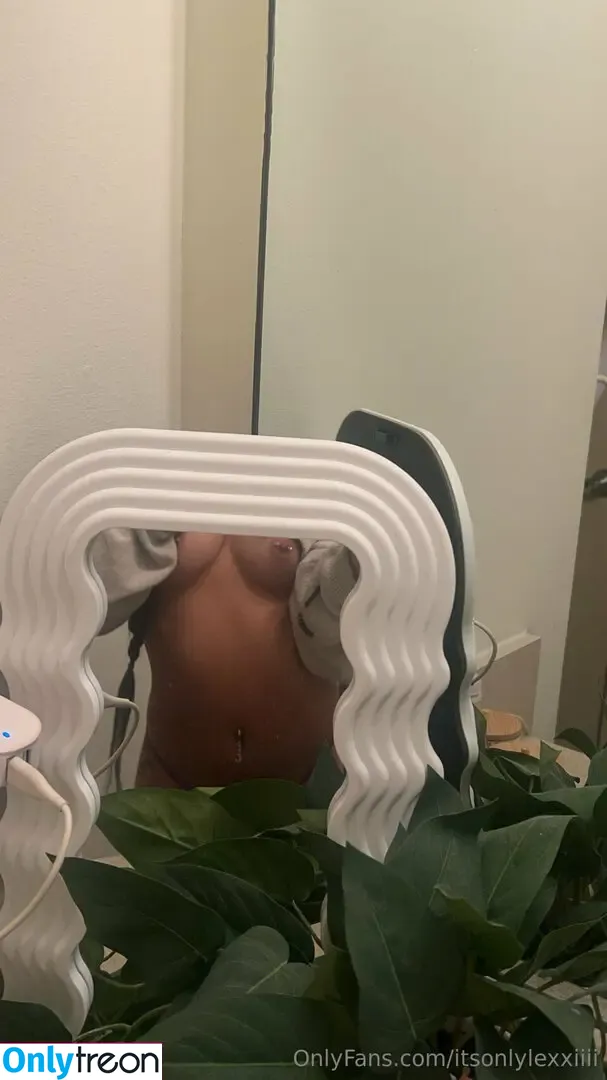 itsonlylexxiiii nude photo #0006 (itsonlylexxiiii)