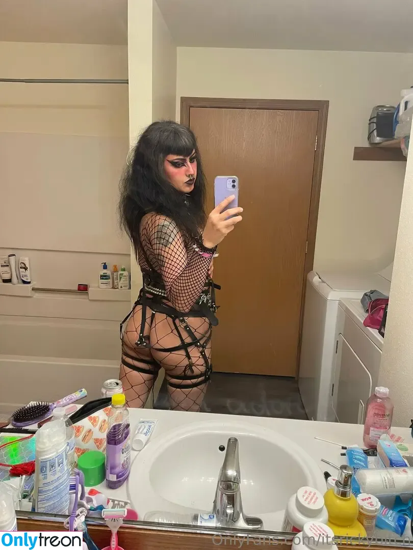 itsrickybitch nude photo #0011 (itsrickybitch)