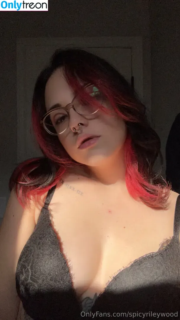 itsrileywoods nude photo #0012 (rileywoods.tv)