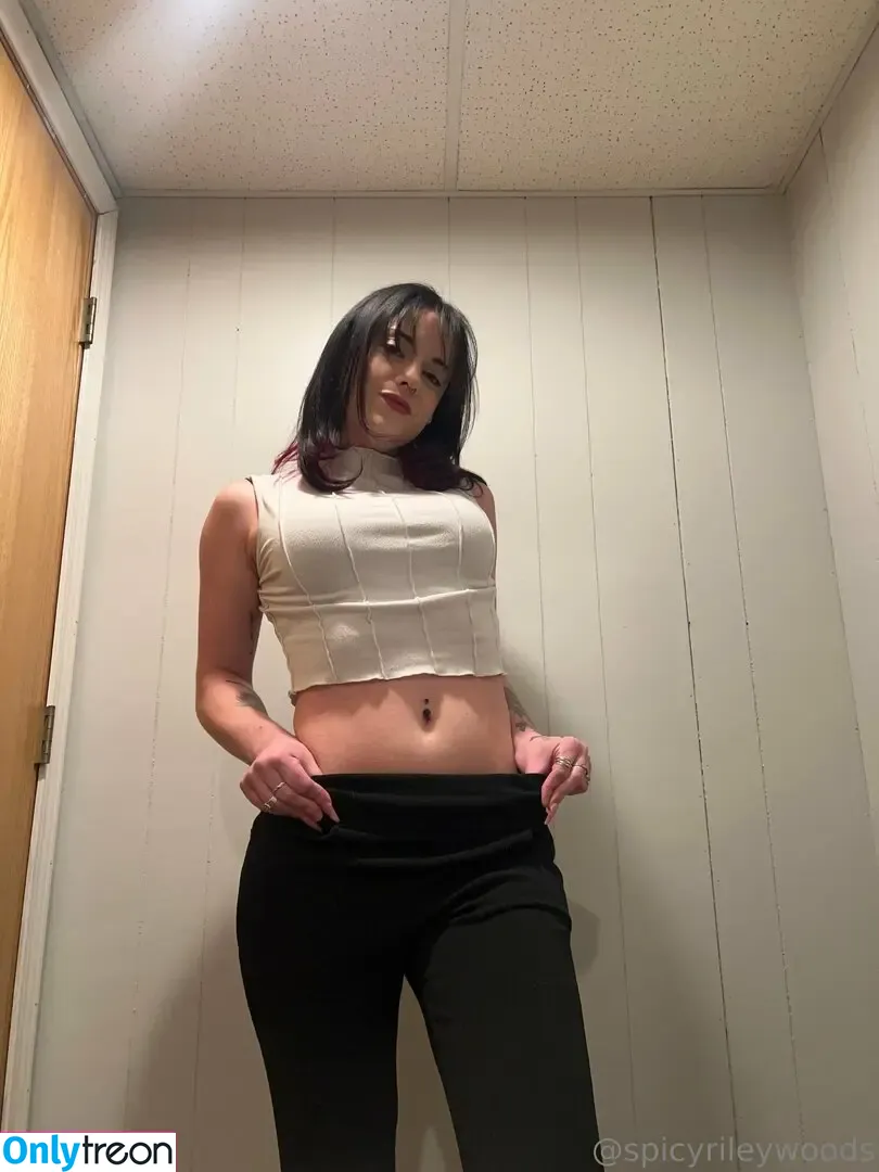 itsrileywoods nude photo #0022 (rileywoods.tv)