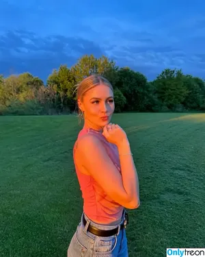 itsSky / itsSkyLOL nude photo #0104