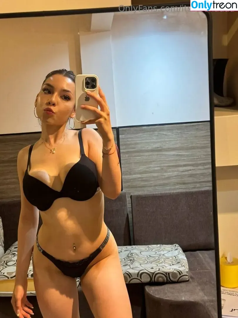 itssslenaaaa nude photo #0015 (itssselenaaaaa)