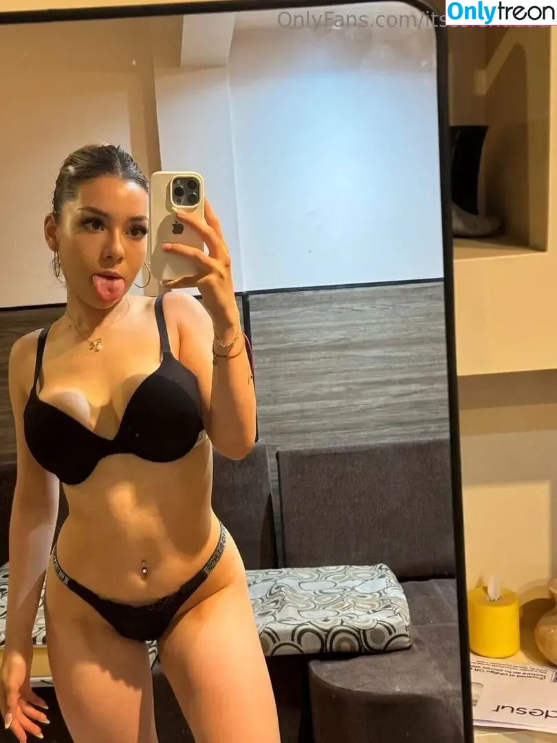 itssslenaaaa nude photo #0016 (itssselenaaaaa)