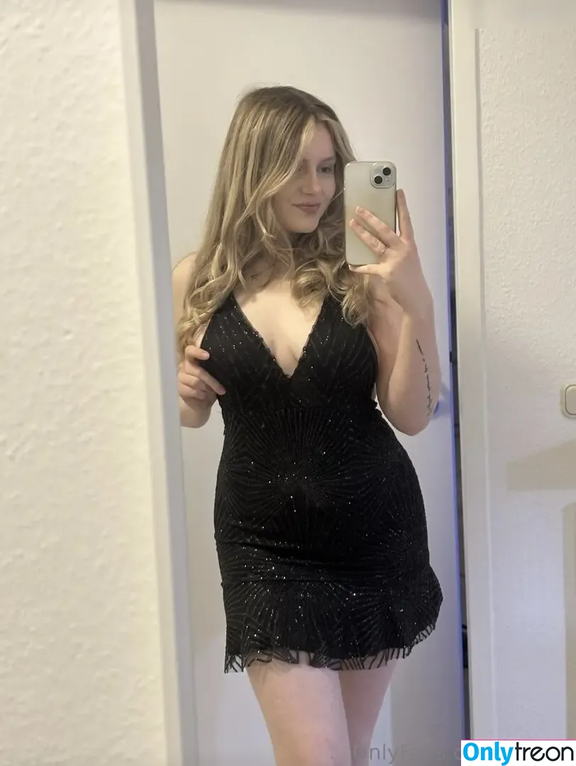 itz.leni nude photo #0037 (itz.leni)
