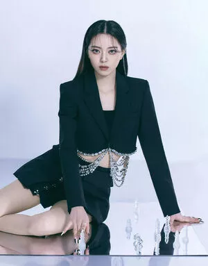 itzy.all.in.us / Shin Yu Na / Yuna ITZY / 유나 nude photo #0001