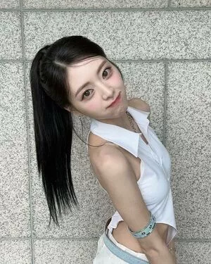 itzy.all.in.us / Shin Yu Na / Yuna ITZY / 유나 nude photo #0012
