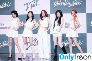 itzy.all.in.us / Shin Yu Na / Yuna ITZY / 유나 nude photo #0586