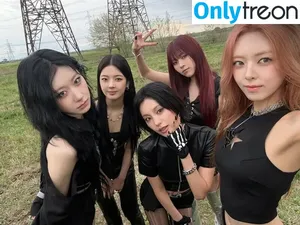 itzy.all.in.us / Shin Yu Na / Yuna ITZY / 유나 nude photo #0587