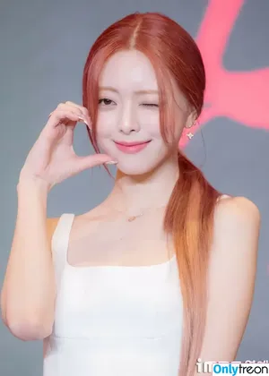 itzy.all.in.us / Shin Yu Na / Yuna ITZY / 유나 nude photo #0592