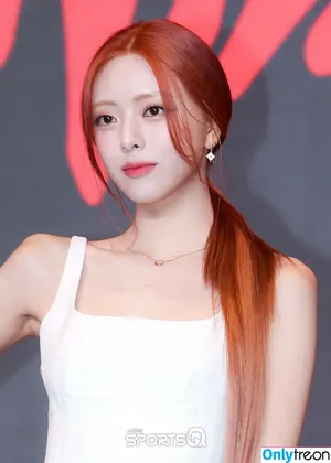 itzy.all.in.us / Shin Yu Na / Yuna ITZY / 유나 nude photo #0596