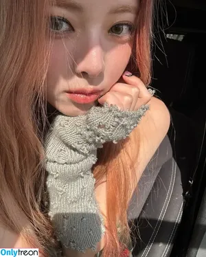 itzy.all.in.us / Shin Yu Na / Yuna ITZY / 유나 nude photo #0601