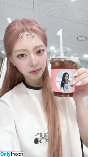 itzy.all.in.us / Shin Yu Na / Yuna ITZY / 유나 nude photo #0620